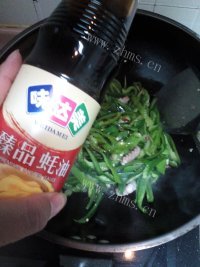 简易的青椒炒章鱼做法图解7)