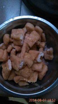 诱人的油豆腐烧肉做法图解4)