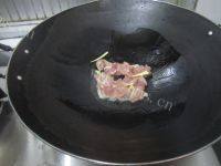 家常菜瘦肉炒丝瓜做法图解5)