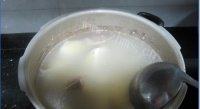 养生的排骨山药汤做法图解7)
