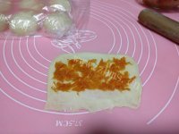 回味无穷的肉松面包卷做法图解12)