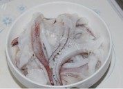 韭菜花炒鱿鱼做法图解2)