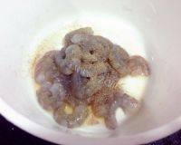 自制鲜虾培根披萨做法图解9)