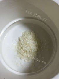 甜甜的马蹄胡萝卜粥做法图解4)