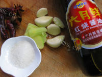 家常菜板栗烧排骨做法图解3)