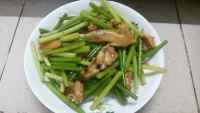 家常菜蒜薹炒鸡肉