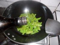 家常菜荷兰豆炒肉丝做法图解4)