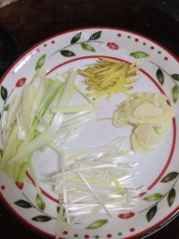 鲜美的侉炖鱼做法图解1)