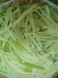 家常菜芹菜土豆丝