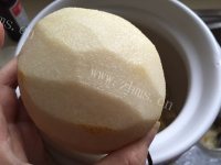 美容银耳莲子羹做法图解3)