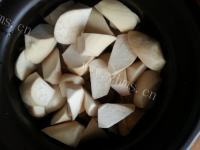 营养的玉米鲍菇排骨汤做法图解3)