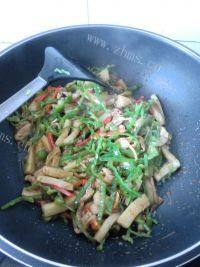 家常青椒肉丝炒年糕