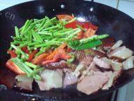 「健康美食」蒜薹炒腊肉做法图解5)