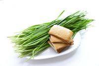 简单的韭菜炒豆干做法图解1)