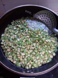 好吃的桃子馅包子做法图解4)