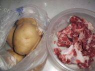 美味的排骨烧土豆做法图解1)