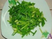 韭薹炒肉丝做法图解1)