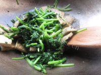 家常菜茼蒿炒豆腐