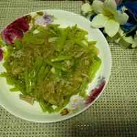 家常菜芹菜炒粉条