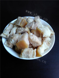 垂涎欲滴的鹌鹑蛋红烧肉做法图解6)
