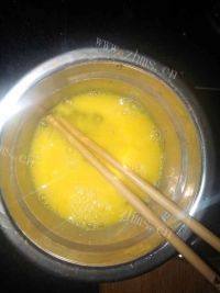 家常菜青椒炒鸡蛋做法图解2)