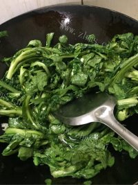 蒜蓉炒茼蒿做法图解5)