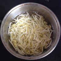 美味营养的清炒豆芽做法图解1)
