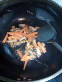 口感极佳的菜花炒肉做法图解6)