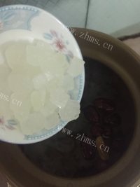 美味的红枣银耳羹做法图解4)