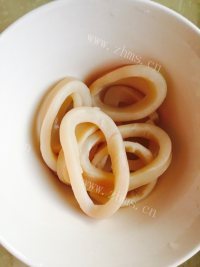 美味的炸鱿鱼圈做法图解2)