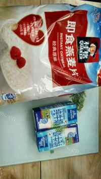 美味的牛奶燕麦粥做法图解1)