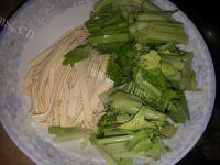 美美厨房之芹菜炒豆皮做法图解1)