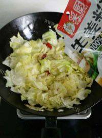 家常菜炝炒圆白菜做法图解7)