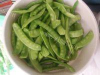 家常菜牛肉炒荷兰豆做法图解1)