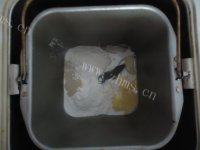 自制红豆面包做法图解1)