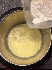 自制香蕉蛋糕做法图解7)