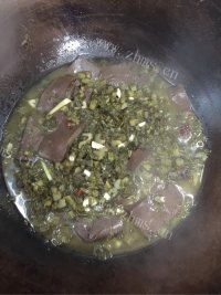 过瘾的酸菜烩猪血做法图解8)