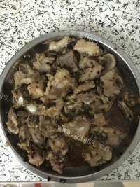 色泽鲜亮的豆豉蒸排骨做法图解1)
