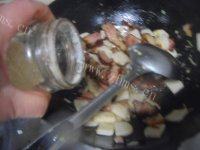 自制腊肉炒年糕做法图解7)