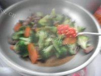 很有食欲的剁椒西兰花做法图解6)
