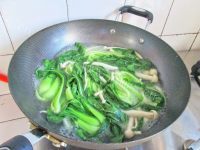 家常蒜蓉油菜海鲜菇做法图解5)