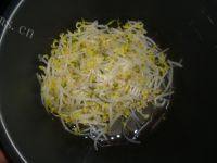自制凉拌绿豆芽做法图解3)