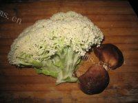 家常菜香菇炒花菜做法图解1)