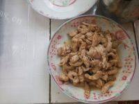 易做的木耳炒肉做法图解3)