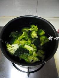 酱香的虾酱炒鲜鱿做法图解3)
