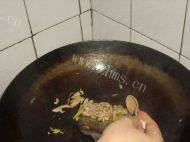 美味豆芽炒韭菜做法图解6)