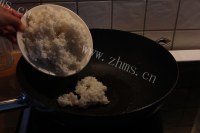 好吃的苹果鸡丝炒饭做法图解5)