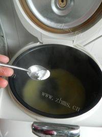 软糯的玉米渣红薯粥做法图解3)