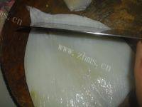 美味的蒜苗鱿鱼做法图解3)