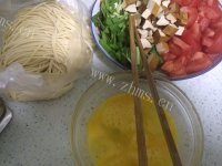 美味的番茄鸡蛋面做法图解1)